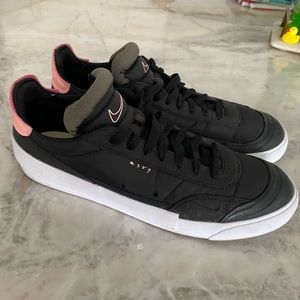 Nike drop type.  Size 10.